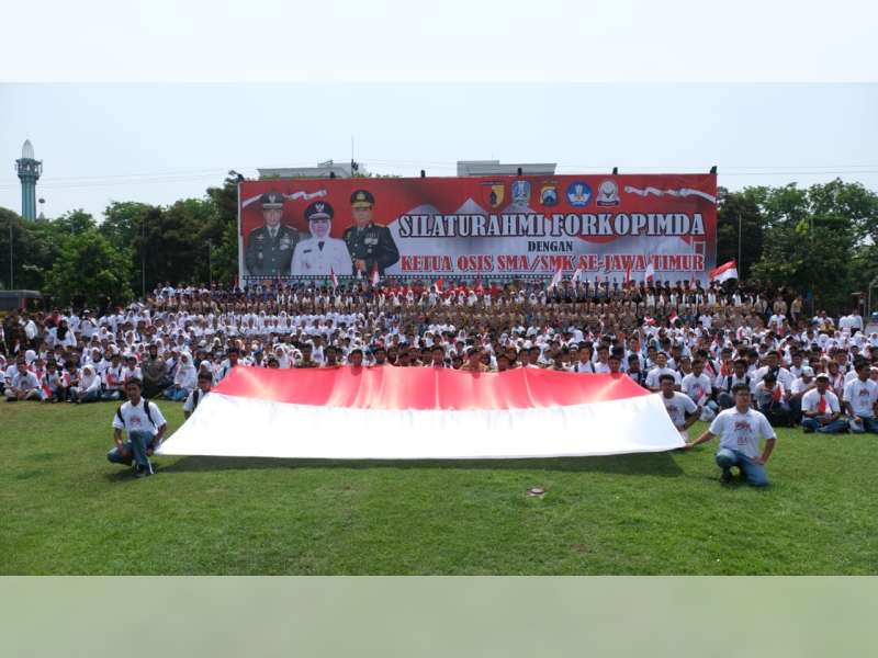 Bersama Pelajar Bojonegoro, Kapolres Hadiri Silaturahmi Forkopimda di Mapolda Jatim