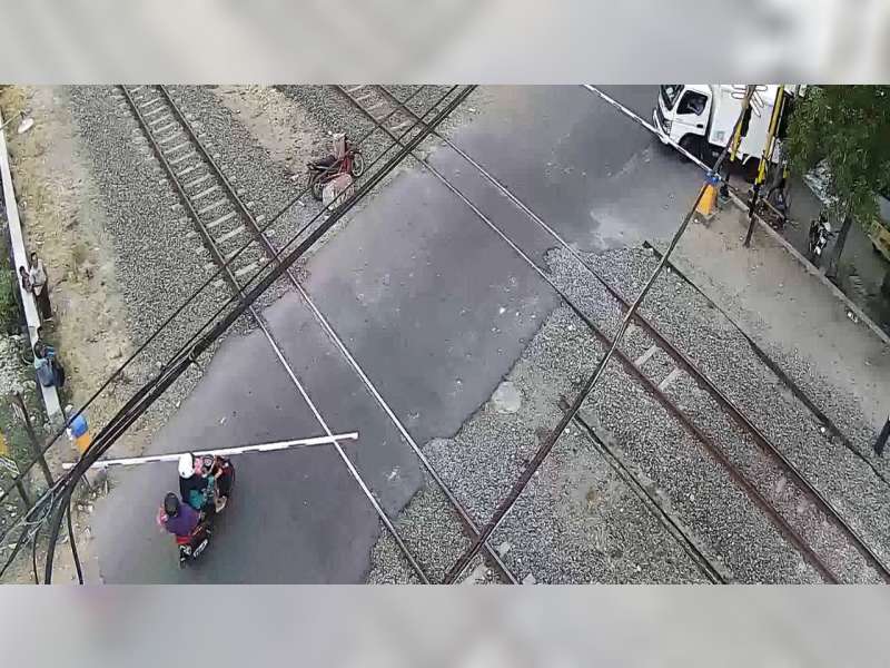 Dishub Bojonegoro Harap Penabrak Palang Pintu Perlintasan KA, Datang ke Kantor Dishub