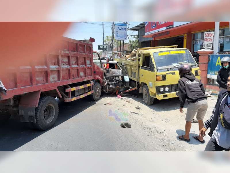 Kecelakaan Beruntun di Proliman Kapas Bojonegoro, 7 Orang Luka Berat