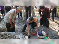 Kapolres Bojonegoro Letakkan Batu Pertama Pembangunan Musala Darussalam Desa Pacul