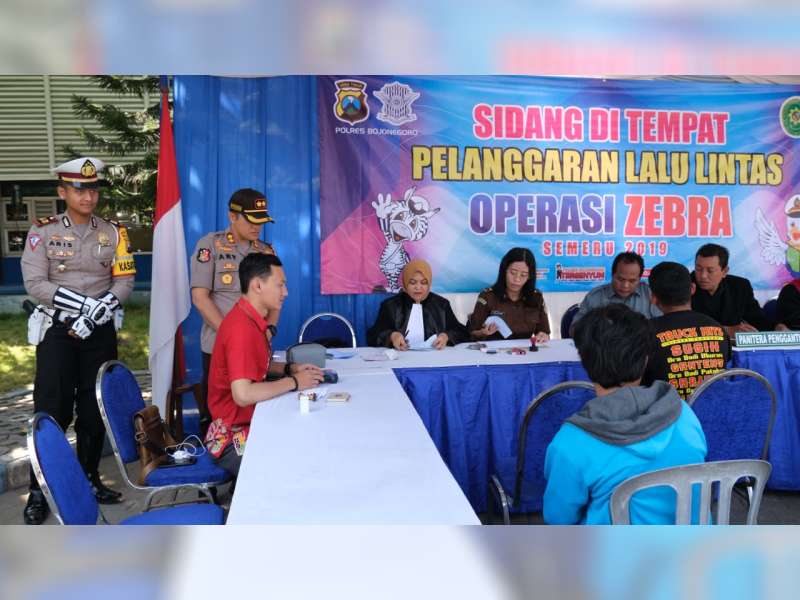 Hari Kedua Operasi Zebra, Sat Lantas Polres Bojonegoro Gelar Sidang di Tempat