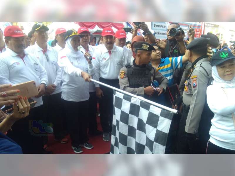 Gubernur Jatim Berangkatkan Jalan Sehat, Hari Jadi Pemprov Jatim ke-74 di Bojonegoro