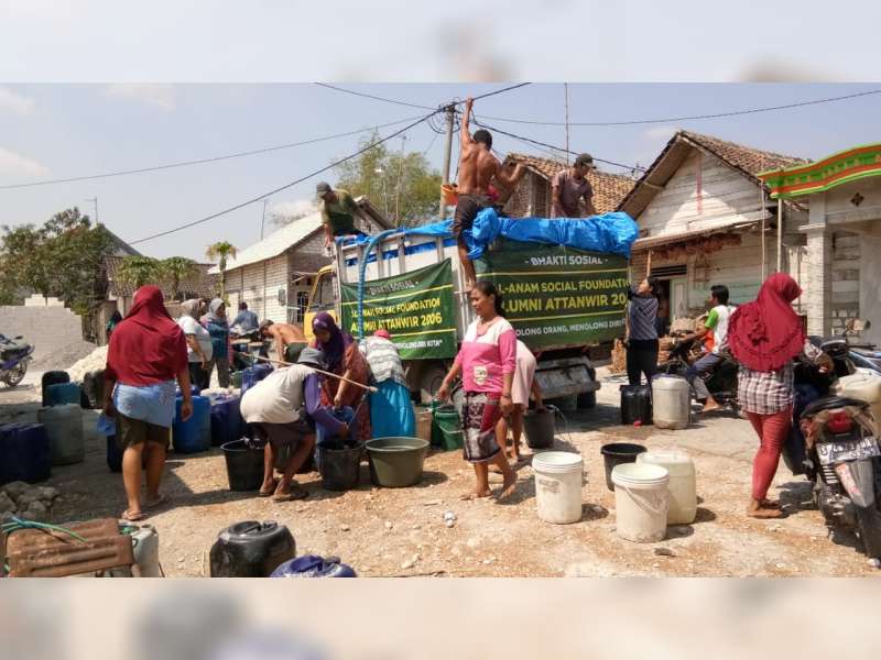 Komunitas Al-Anam Beri Bantuan Air Bersih pada Warga di Kecamatan Kedungadem Bojonegoro