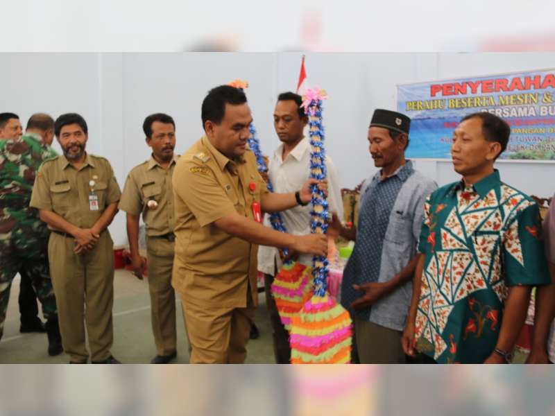 Nelayan Bengawan Solo di Blora Terima Bantuan Perahu dan Alat Tangkap Ikan dari Pemerintah