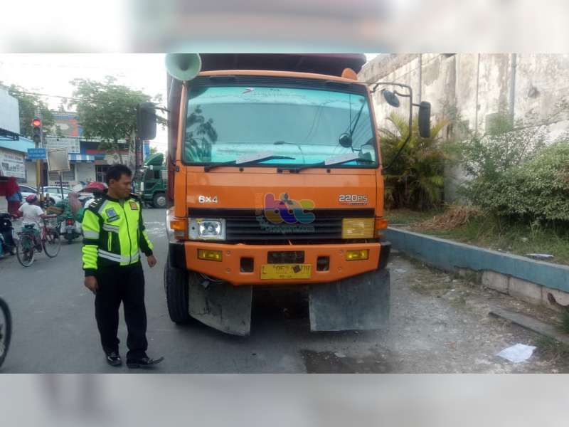 Ditabrak Truk, Pembonceng Motor di Sumberrejo Bojonegoro Meninggal Dunia di TKP