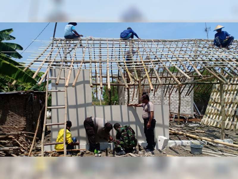 Rumah Mbah Dasri, Warga Sumberrejo Bojonegoro yang Roboh, Kini Sudah Berdiri Lagi
