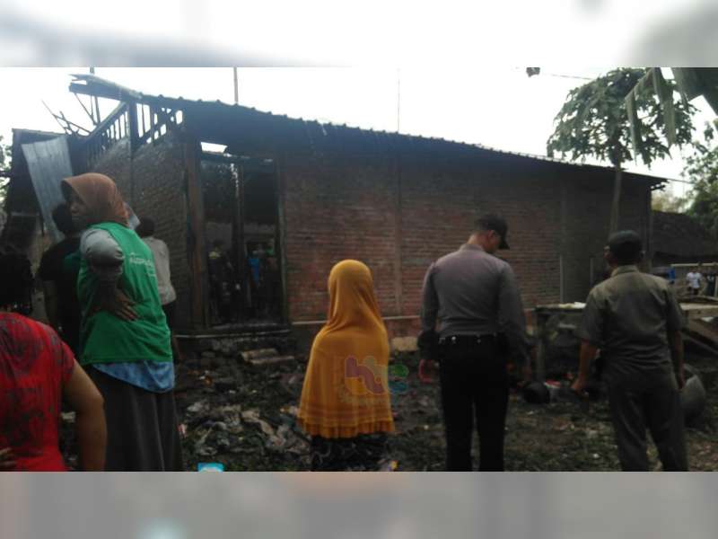 Diduga Akibat Tungku, Rumah Milik Warga Gayam Bojonegoro Terbakar