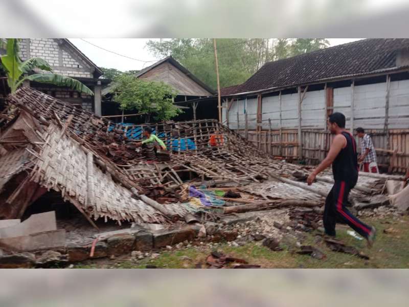 Lagi, Rumah Warga Sumberrejo Bojonegoro Roboh Diterjang Angin