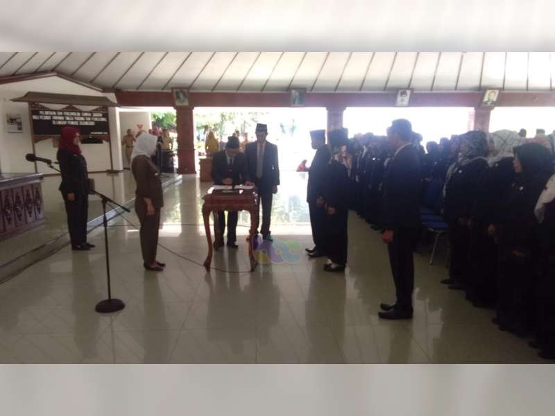 Bupati Bojonegoro Lantik Sejumlah Pejabat dan Kepala Sekolah TK dan SD, yang Baru Dimutasi