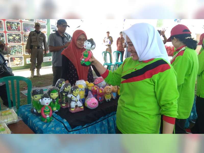 Bupati Bojonegoro Sebut Gerabah Motif Thengul Desa Rendeng, Menarik, Inovatif dan Kreatif