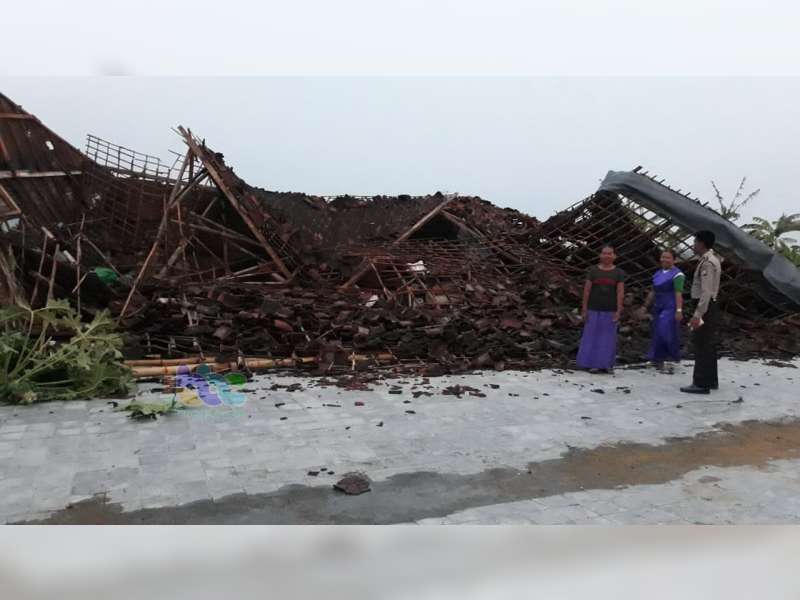 Diterjang Angin, Gudang Penggilingan Padi di Kedungadem Bojonegoro Roboh