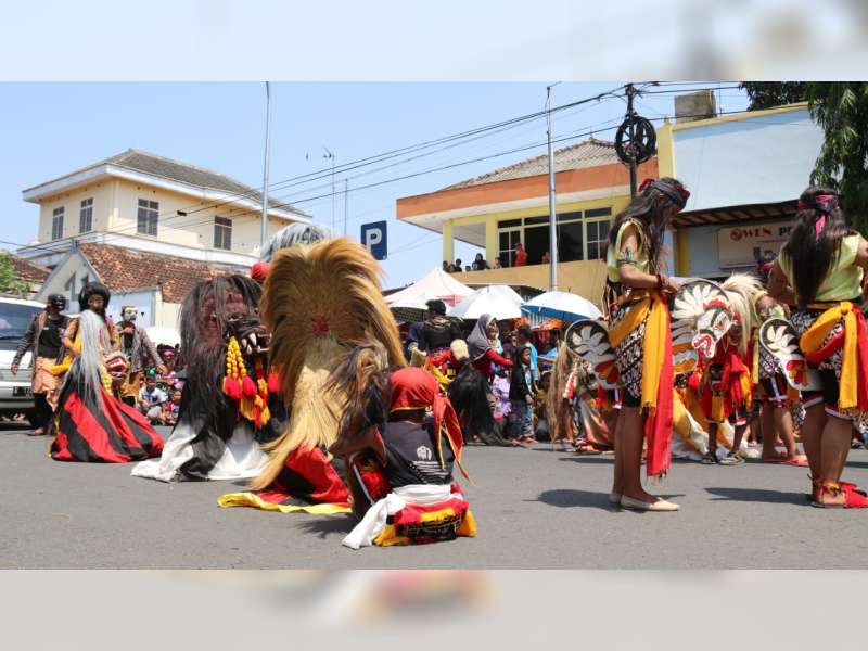 Puluhan Kelompok Seni Barongan Meriahkan Festival Barongan Blora