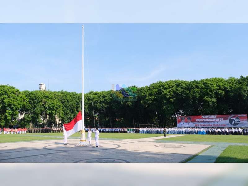 Bupati Bojonegoro Pimpin Upacara Bendera dan Tabur Bunga Peringatan Hari Pahlawan