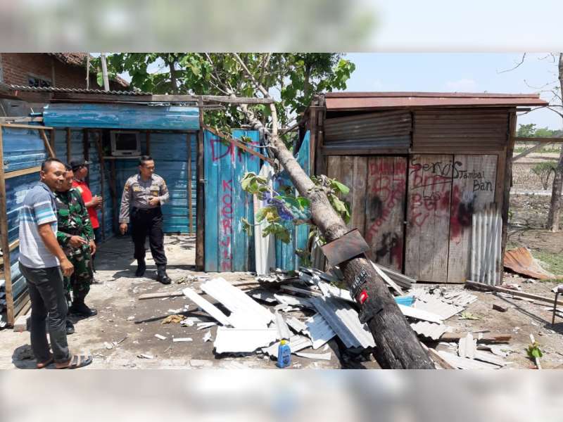Belasan Rumah Warga di Desa Teleng Sumberrejo Bojonegoro Rusak Diterjang Angin
