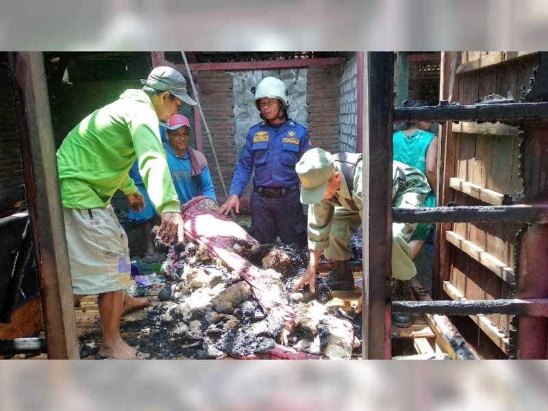 Diduga Akibat Korsleting Listrik, Rumah Warga Trucuk Bojonegoro Terbakar