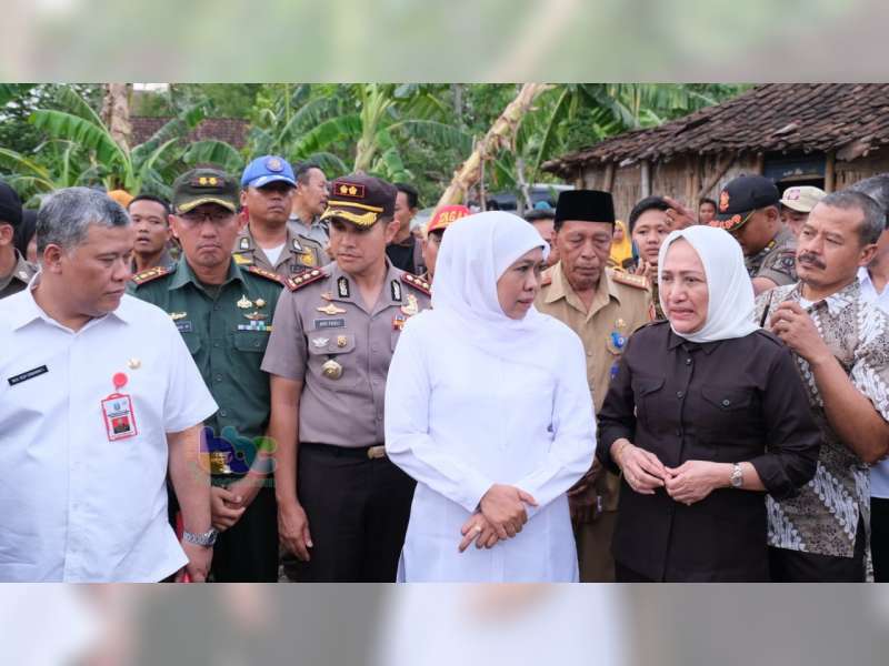 Gubernur Jawa Timur Kunjungi Korban Bencana Angin Kencang di Bojonegoro