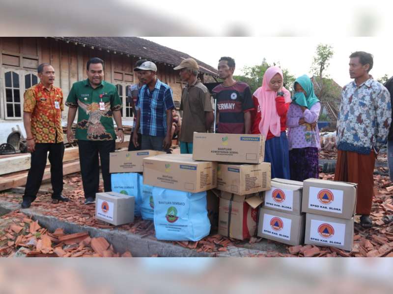 Korban Bencana Angin Kencang di Randublatung Blora Terima Bantuan dari Pemerintah