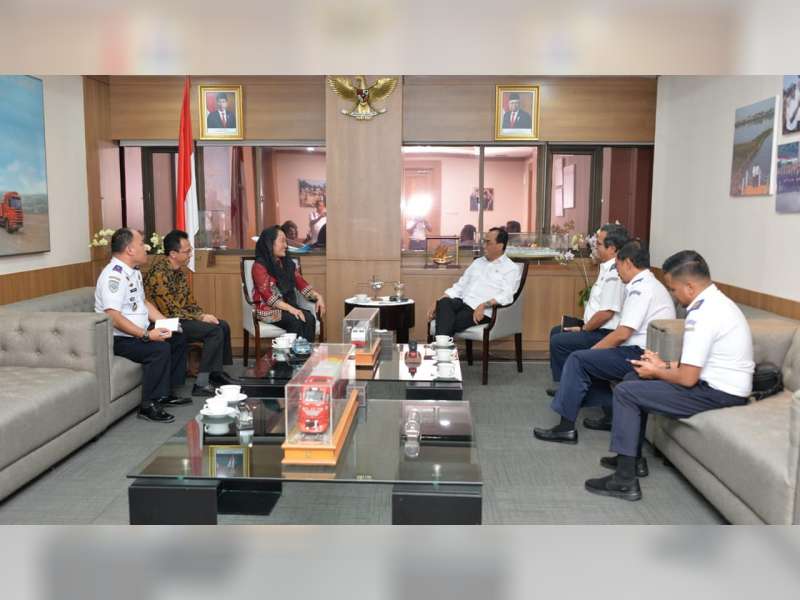 Bertemu Menhub, Bupati Bahas Rencana Pengembangan Perkeretaapian di Bojonegoro