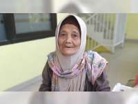 Mbah Sapurah, Nenek 80 Tahun Warga Trucuk Bojonegoro ini Bertahan Hidup di Usia Senja