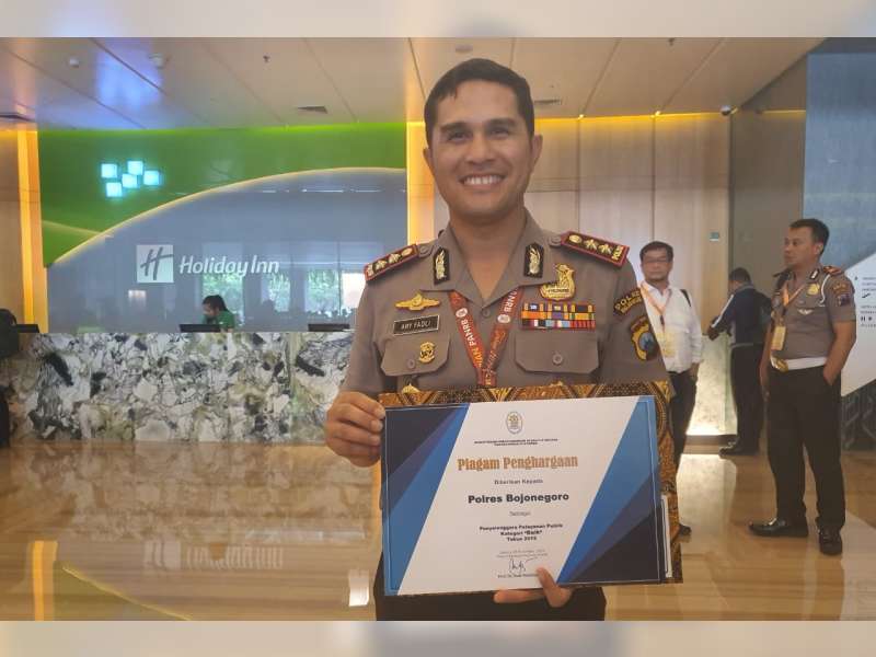 Di Akhir Menjabat Kapolres Bojonegoro, AKBP Ary Fadli Terima Penghargaan dari Kemenpan RB