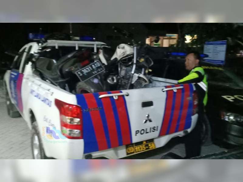 Honda CBR Tabrak Yamaha Vixion di Dander Bojonegoro, 3 Orang Luka Berat