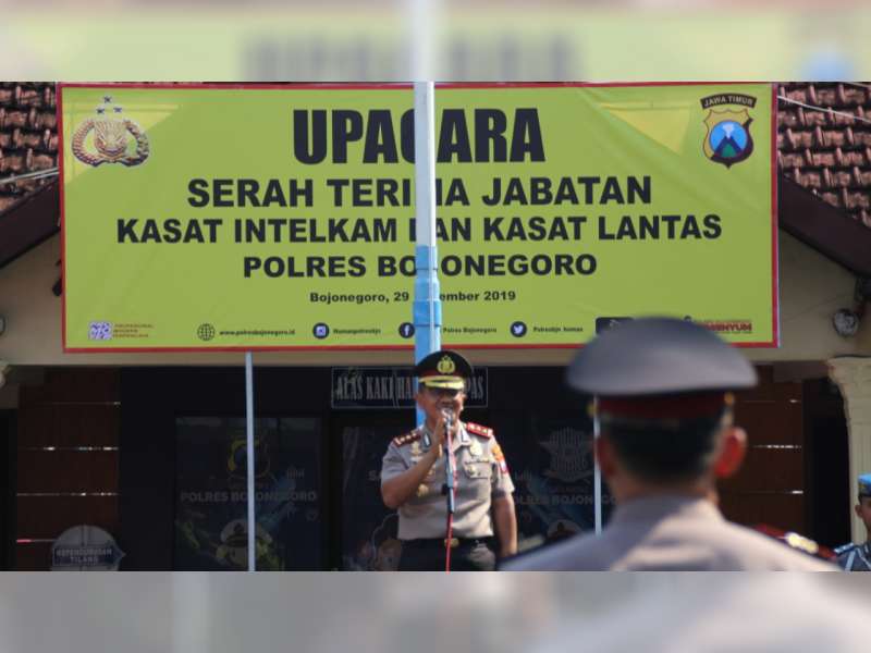 Kapolres Bojonegoro Pimpin Upacara Sertijab Kasat Intel dan Kasat Lantas
