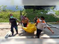 Mayat Perempuan Tanpa Identitas Ditemukan Mengapung di Bawah Jembatan Kasiman Bojonegoro