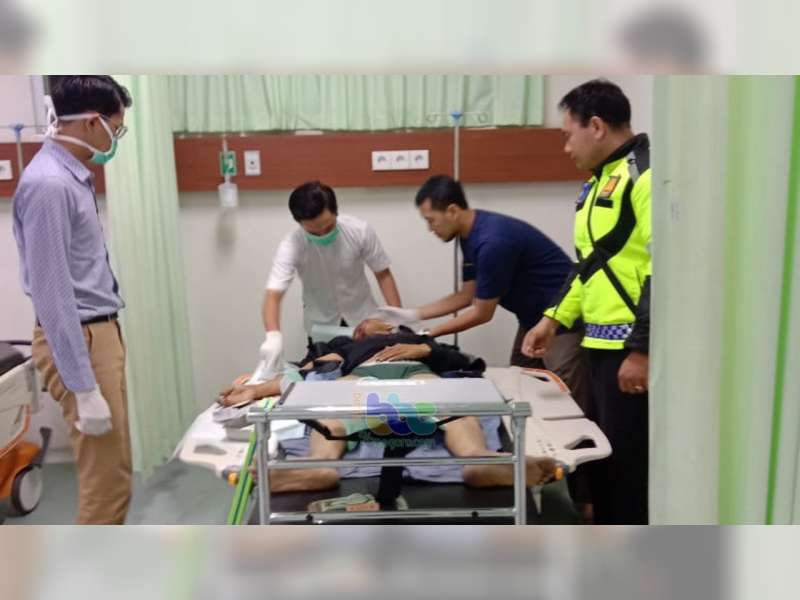 Tabrak Truk, Pengendara Motor di Padangan Bojonegoro Patah Kedua Tangan dan Kaki
