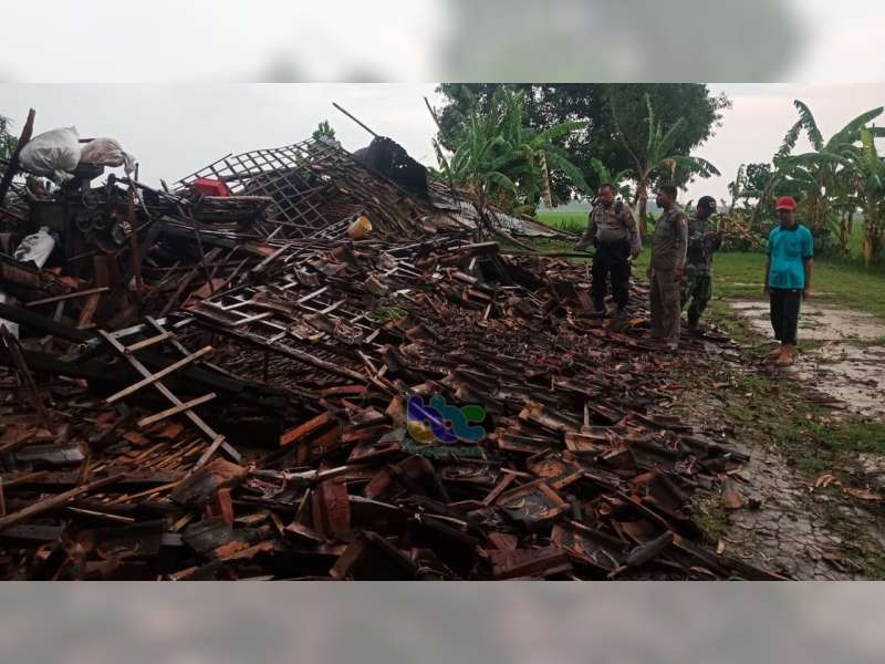 Akibat Diterjang Angin, 2 Rumah Warga Kanor Bojonegoro Roboh, 3 Lainnya Rusak Berat