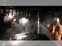 Diduga Akibat Lilin, Rumah Warga Ledokkulon Bojonegoro Kota Terbakar