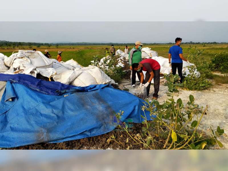 Warga Keluhkan Bau Limbah di Lahan Kosong di Desa Mayangrejo Kalitidu Bojonegoro