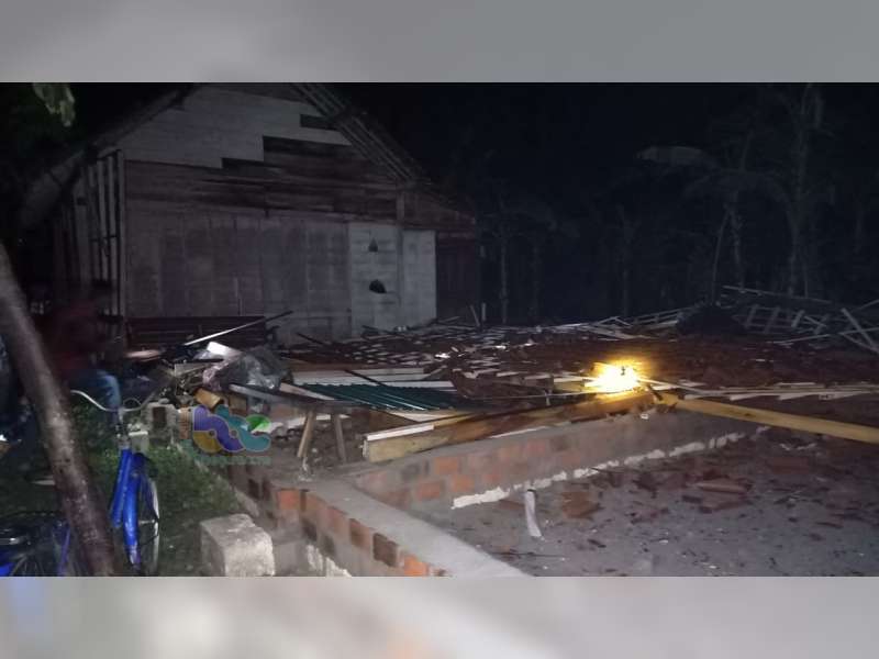 Angin Kembali Terjang Bojonegoro, 2 Rumah Roboh, Puluhan Lainnya Rusak, 1 Orang Patah Kaki