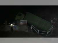 Jembatan di Ngasem Bojonegoro Runtuh Saat Dilewati Truk Tronton Proyek JTB