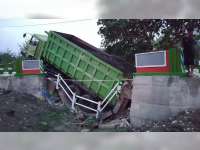 Dampak Runtuhnya Jembatan di Ngasem Bojonegoro, Warga Harus Tempuh Jarak 20 Kilometer