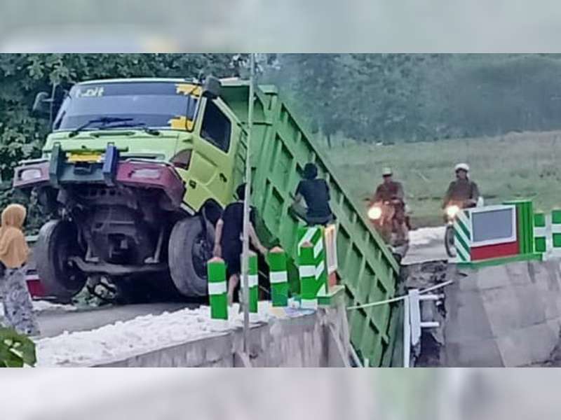 Jembatan di Ngasem Runtuh, Dinas PUPR Bojonegoro Segera Bangun Jembatan Darurat