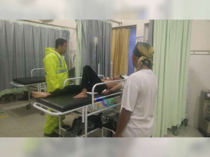 Diduga Jalan Gelap, Pemotor di Kalitidu Bojonegoro Luka-Luka, Tabrak Truk Parkir