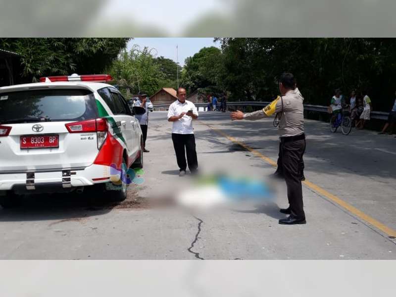 Mendadak Belok, Motor Ditabrak Truk di Ngraho Bojonegoro Pengendara Motor Meninggal Dunia