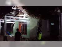 Angin Kencang Terjang Wilayah Bubulan Bojonegoro, Belasan Rumah Rusak, 2 Orang Terluka