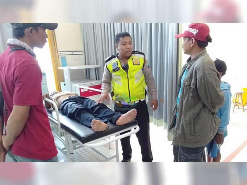 Hendak Menyeberang, Motor Ditabrak Truk di Kalitidu Bojonegoro Pengendara Motor Luka-Luka