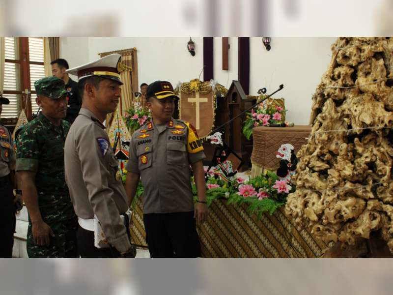 Pastikan Keamanan Natal, Kapolres bersama Dandim Blora Blusukan ke Gereja