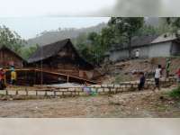 Diterjang Angin Kencang, 2 Rumah di Sekar Bojonegoro Roboh, 6 Lainnya Rusak Ringan