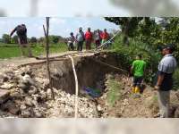 Jalan Poros Desa di Ngasem Bojonegoro Longsor, Aktivitas Warga Terganggu