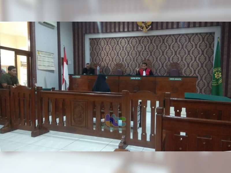 Perempuan Warga Dander, Penjual Miras Tanpa Ijin, Jalani Sidang Tipiring di PN Bojonegoro