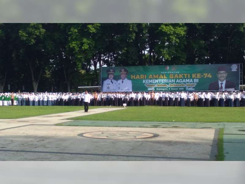 Bupati Bojonegoro Pimpin Upacara Hari Amal Bakti Kementerian Agama di Alun-Alun