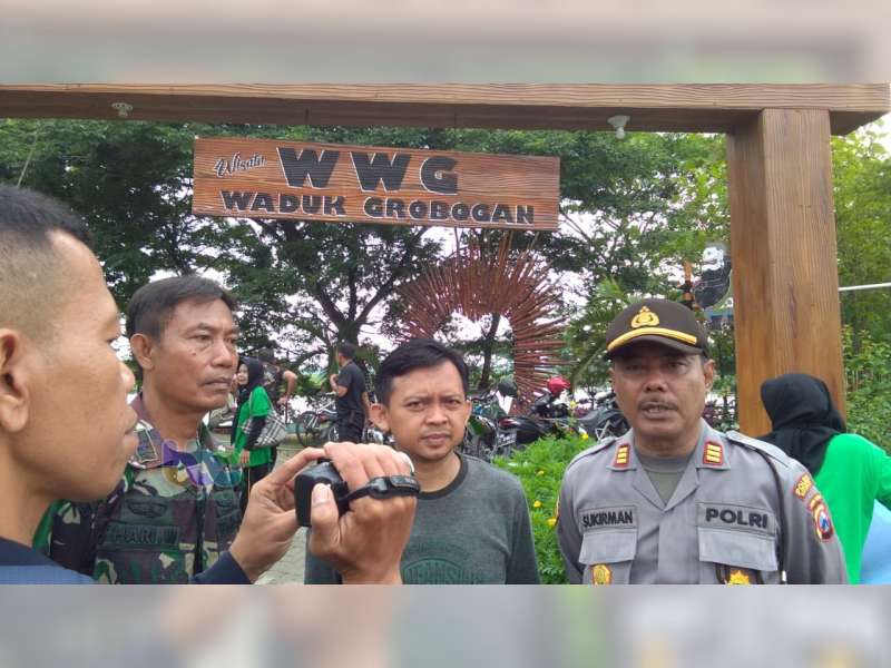 Aparat Bersama Masyarakat Kapas Bojongoro, Bersih-Bersih Sungai di Area Waduk Bendo