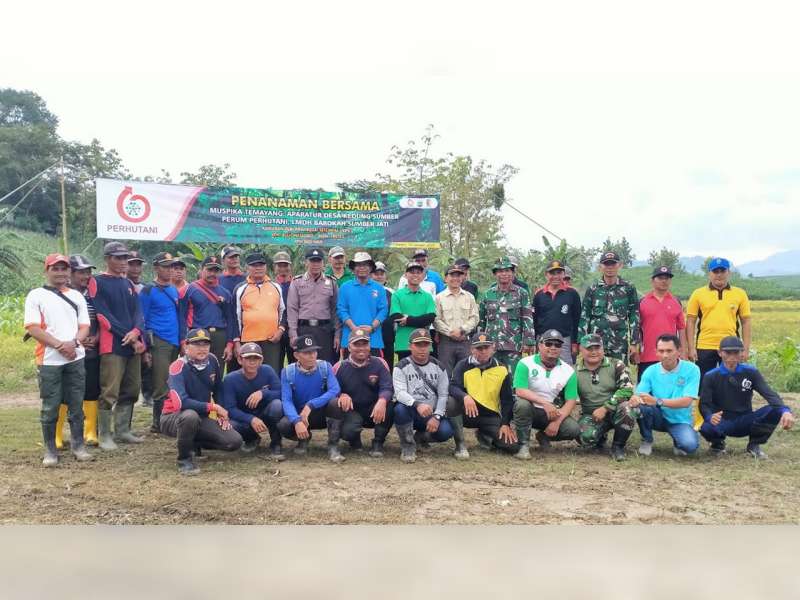 Muspika Temayang Bersama Perhutani KPH Bojonegoro, Tanam Ribuan Bibit Pohon Penghijauan
