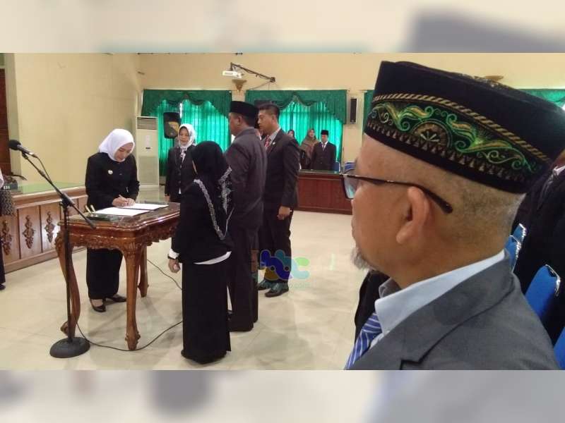 Bupati Bojonegoro Lantik 18 Pejabat dan 26 Kepala SMP Negeri, Yang Baru Dimutasi