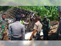 Diduga Akibat Sudah Lapuk, Dapur Milik Warga Kanor Bojonegoro Roboh