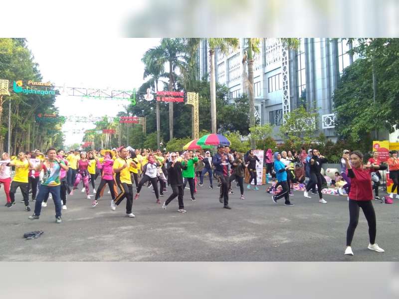 Zumba Party, Dalam Rangka HUT Aston dan Fave Hotel Bojonegoro Berlangsung Meriah
