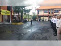 Kapolres Bojonegoro Beri Penghargaan pada Anggota Berprestasi